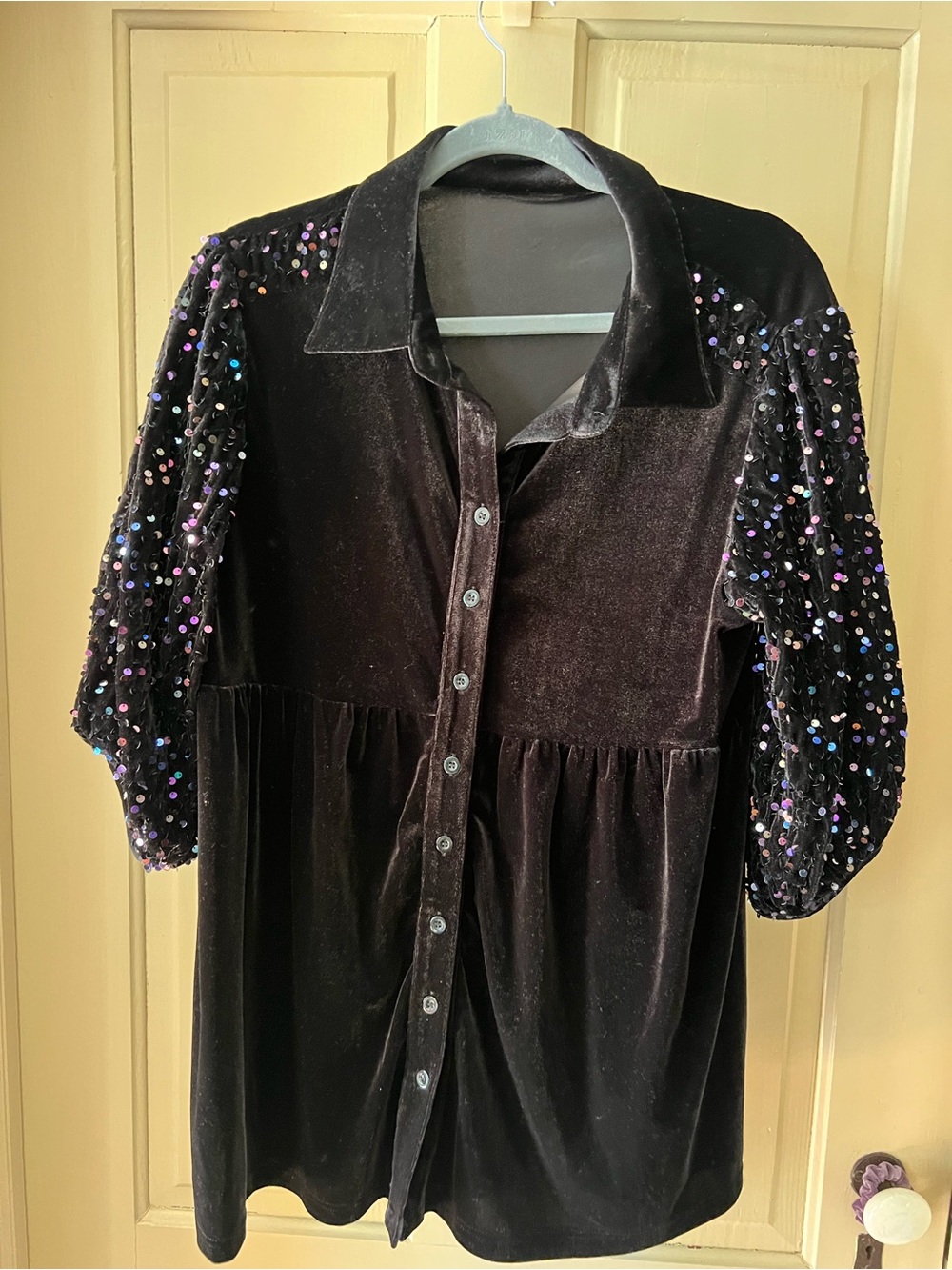 Ladies Velvet Button-Front Dress with Sequin Puff Sleeves - Black